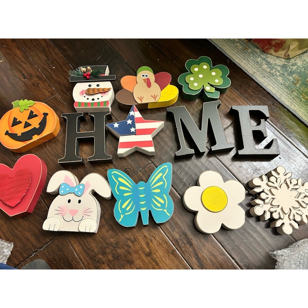 Lakeside Collection 12-piece wooden interchangeable tabletop sign set